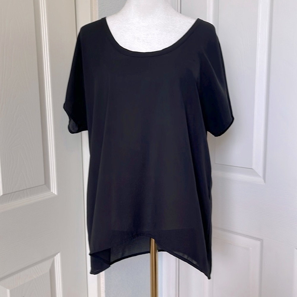Black Women's Short Sleeve Scoop Neck Top